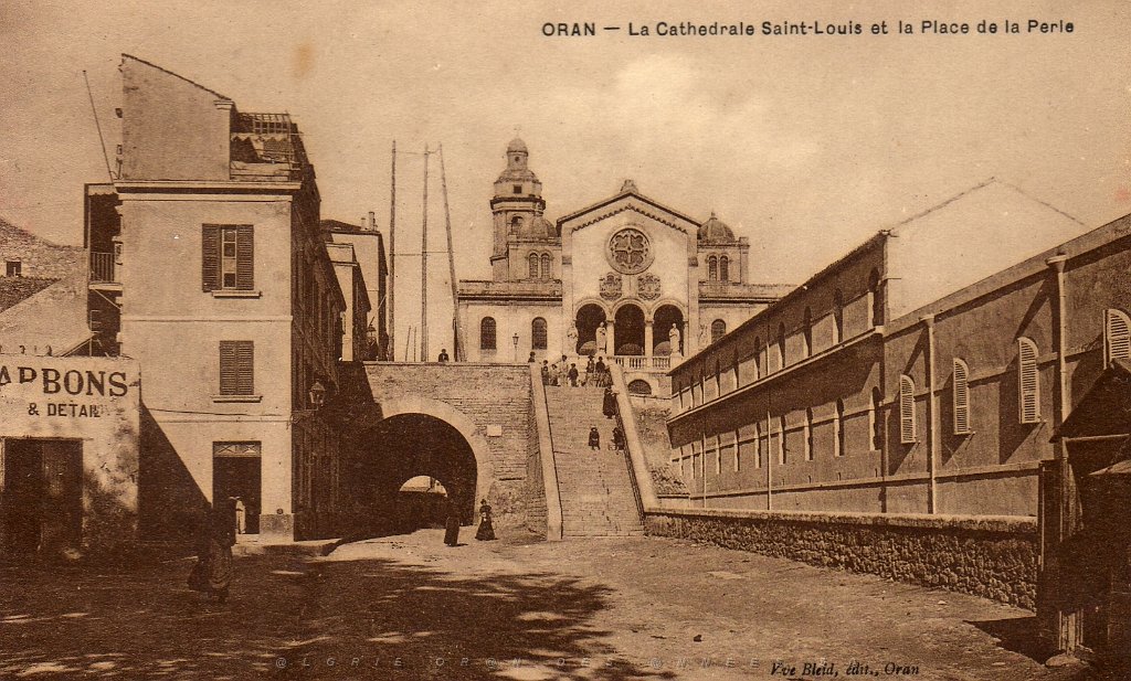 56 St Louis depuis la place de la Perle.JPG